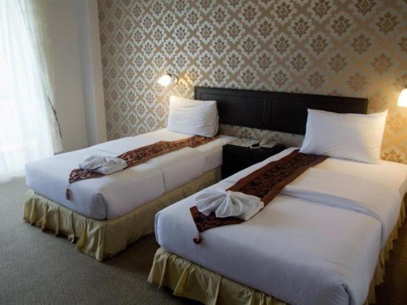 Golden Dragon Resort Sing Buri Exterior photo