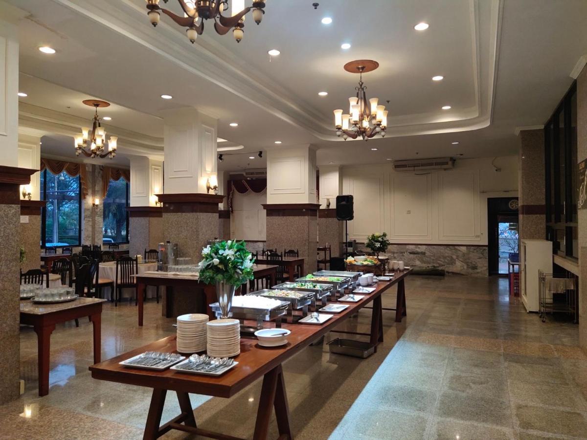 Golden Dragon Resort Sing Buri Exterior photo