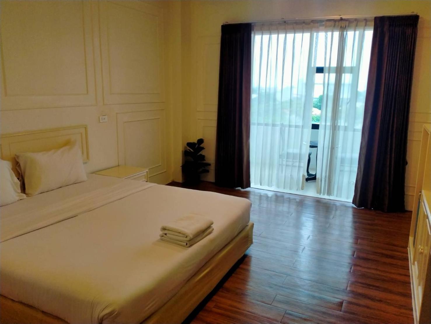 Golden Dragon Resort Sing Buri Exterior photo