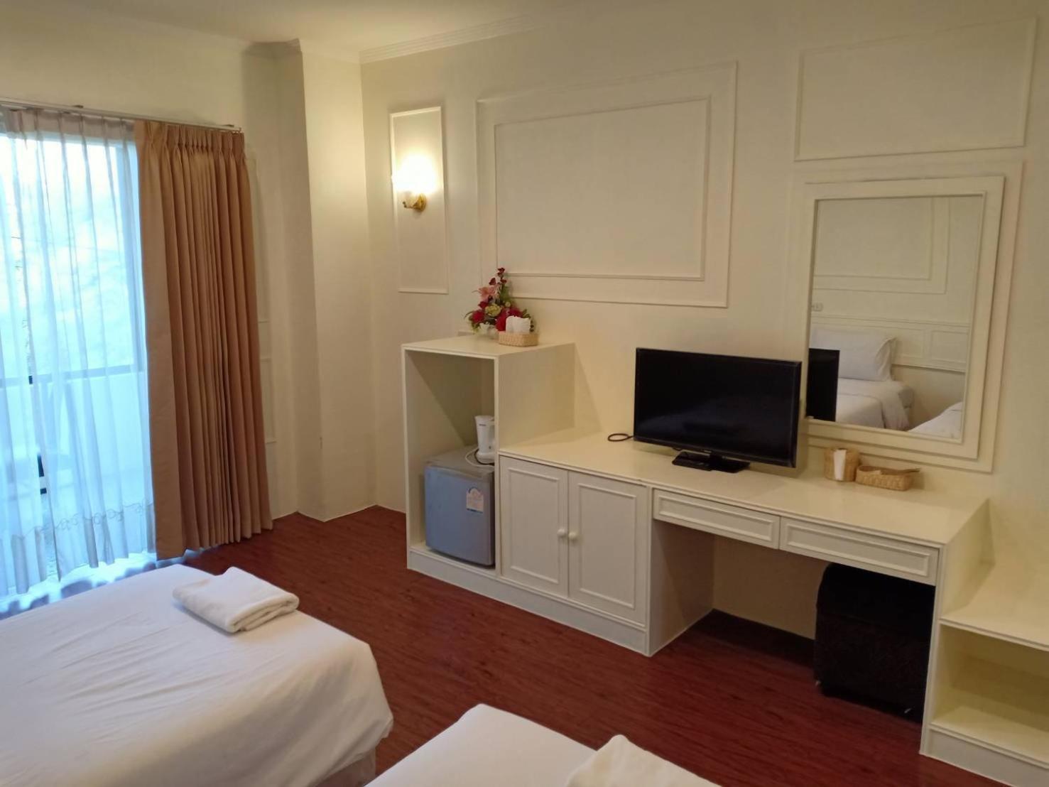 Golden Dragon Resort Sing Buri Exterior photo
