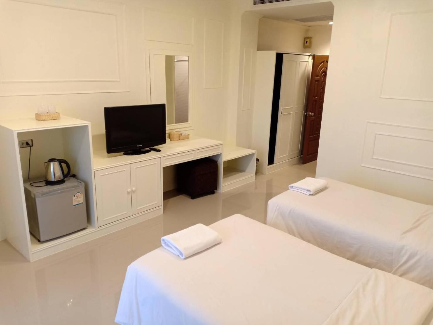 Golden Dragon Resort Sing Buri Exterior photo