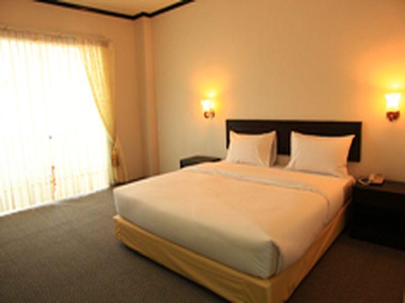 Golden Dragon Resort Sing Buri Exterior photo